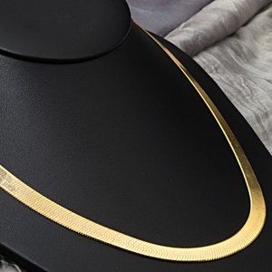 GOLD SNACK NECKLACE